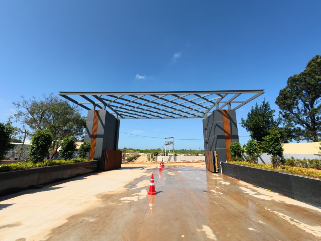 Entrance   VIEW MORE